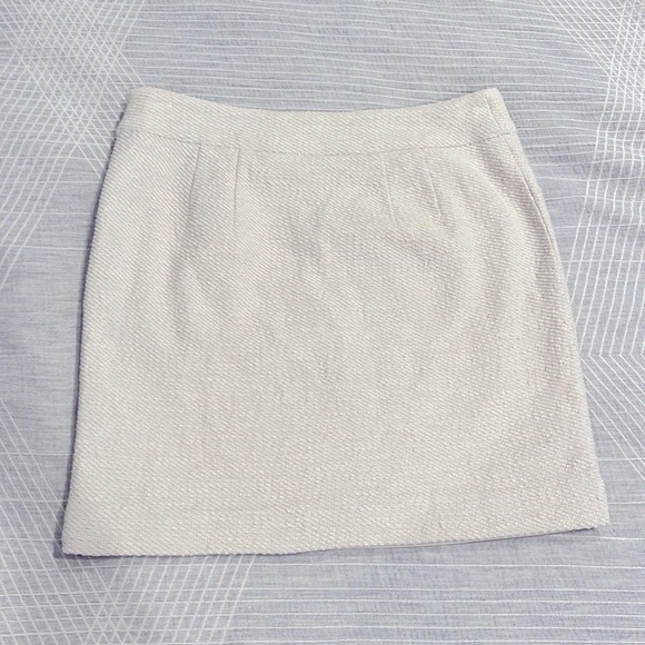 Ann Taylor Zipper Pocket Mini Skirt White 00P - Picture 3 of 7